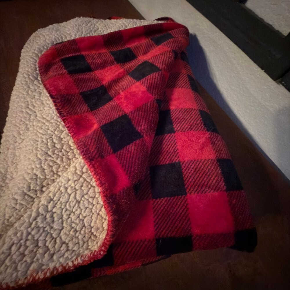 Buffalo Plaid Blankets & Snuggie Bundle – Cozy Winter Set